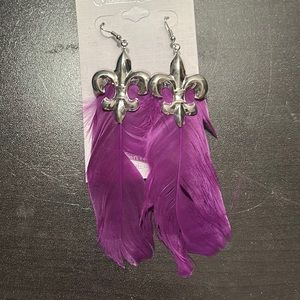 Purple feather earring from fashion jewelry. never worn